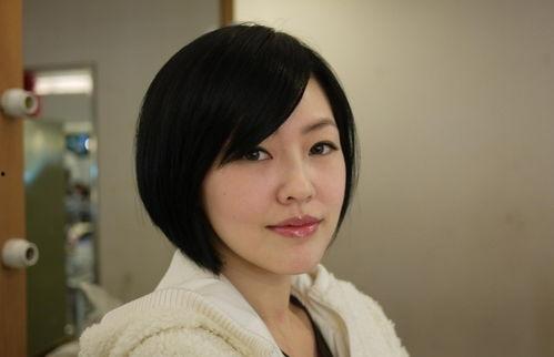 娱乐吃瓜女艺人喜欢显摆,揭秘娱乐圈“吃瓜女艺人”的显摆人生